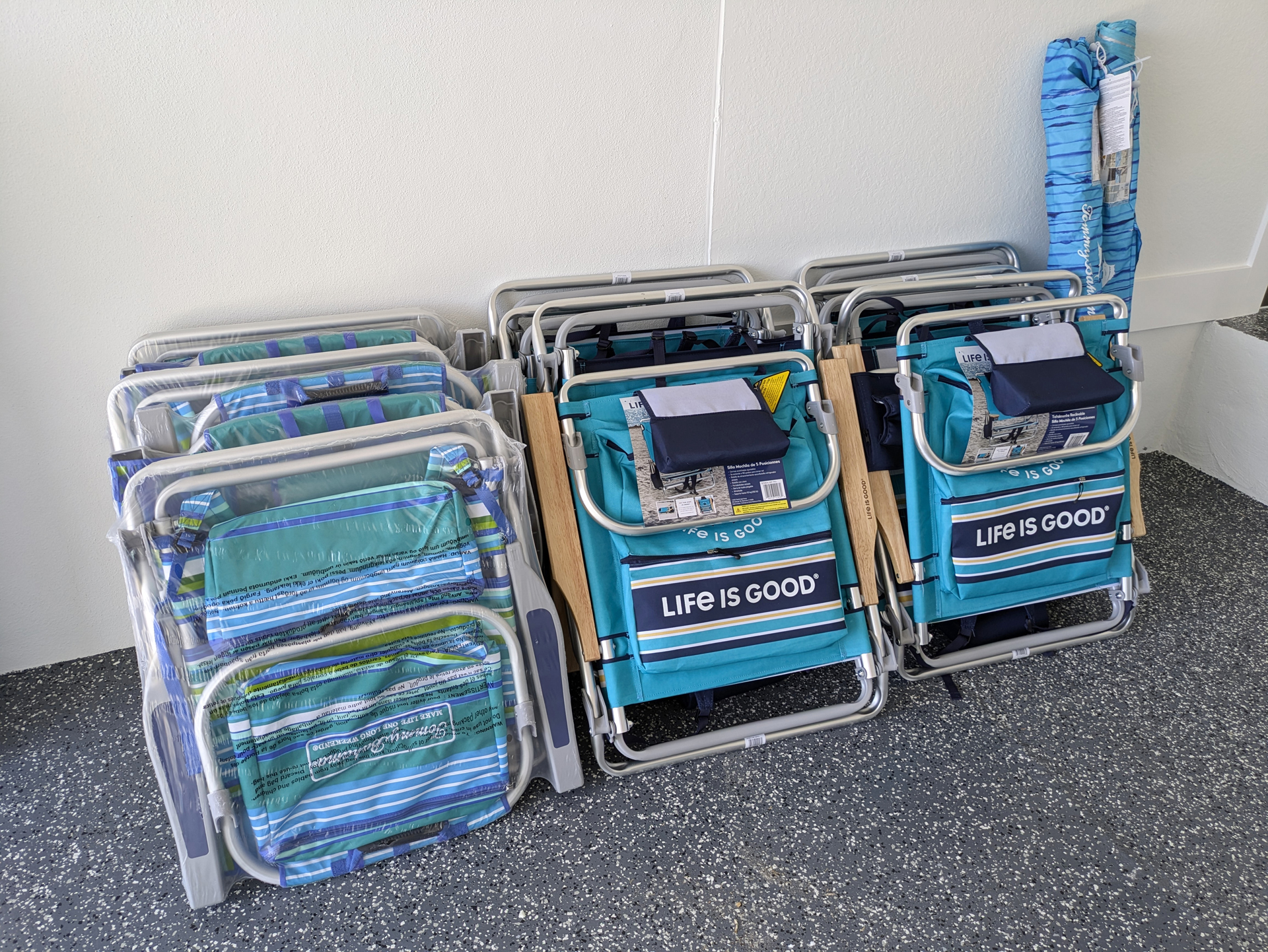 Beach Chairs umbrellas 00