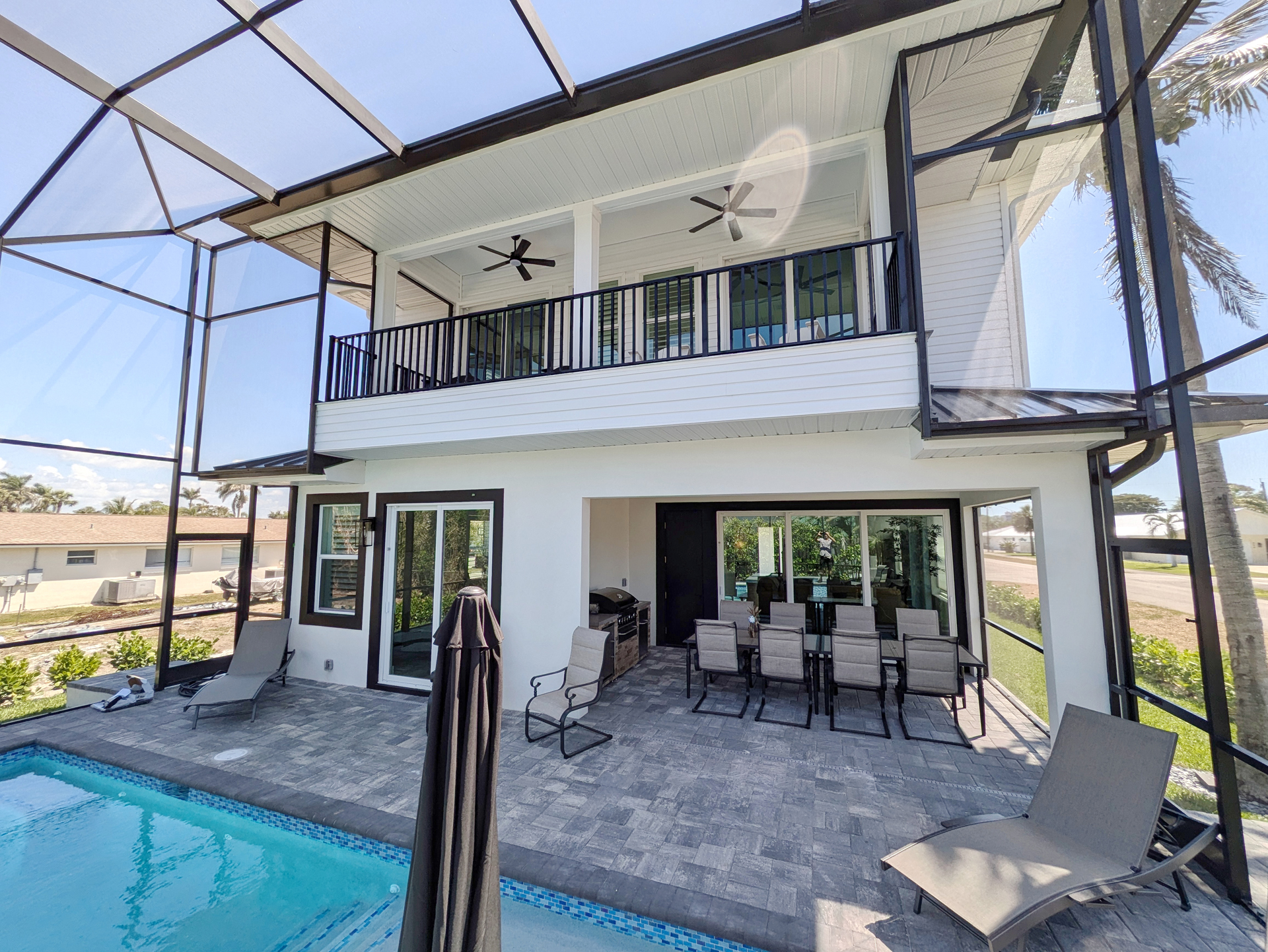 Lanai facing house 00