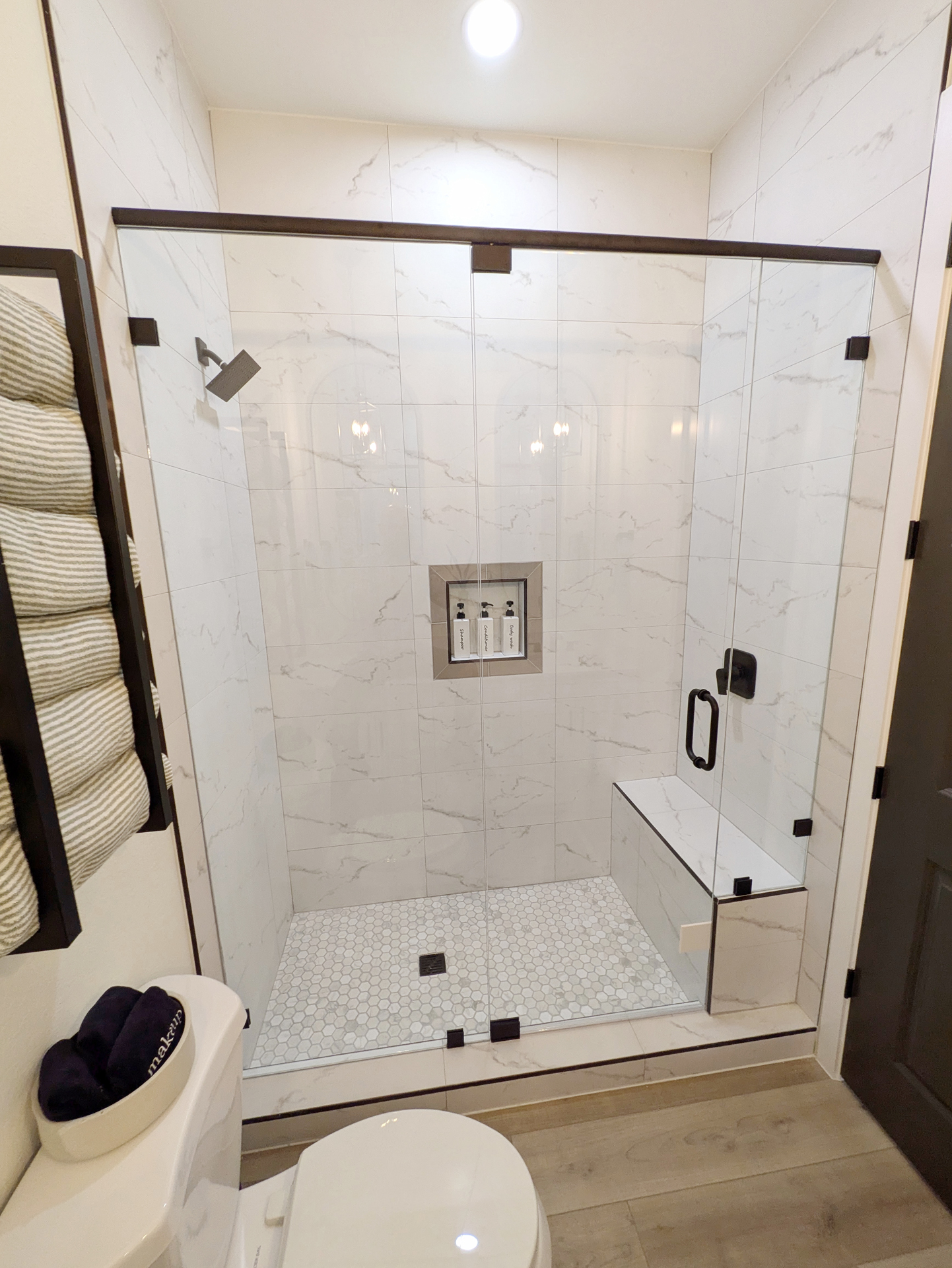 Second fl bdr2 bathroom 01