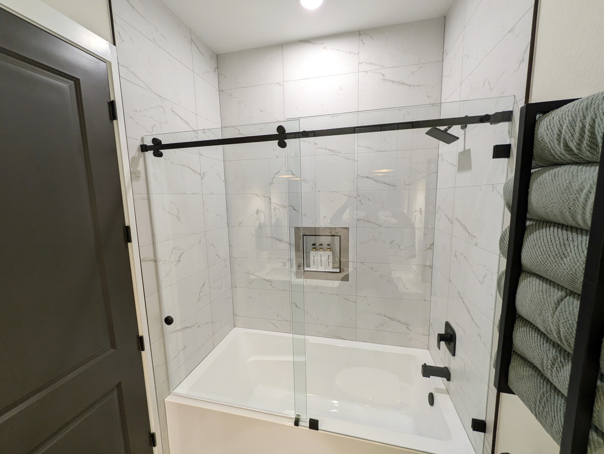 Second fl bdr3 bathroom 01