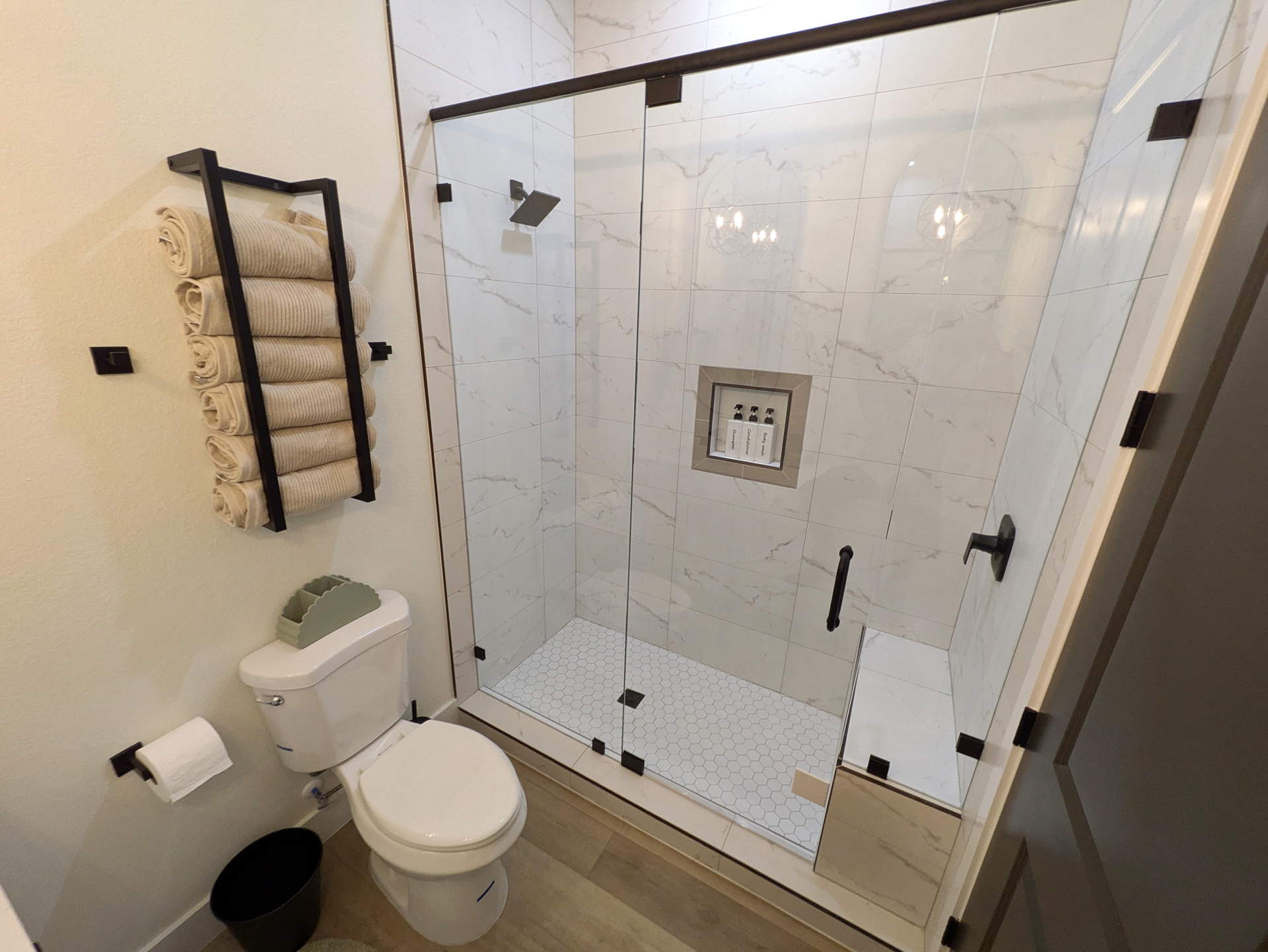 Second fl bdr4 bathroom 01